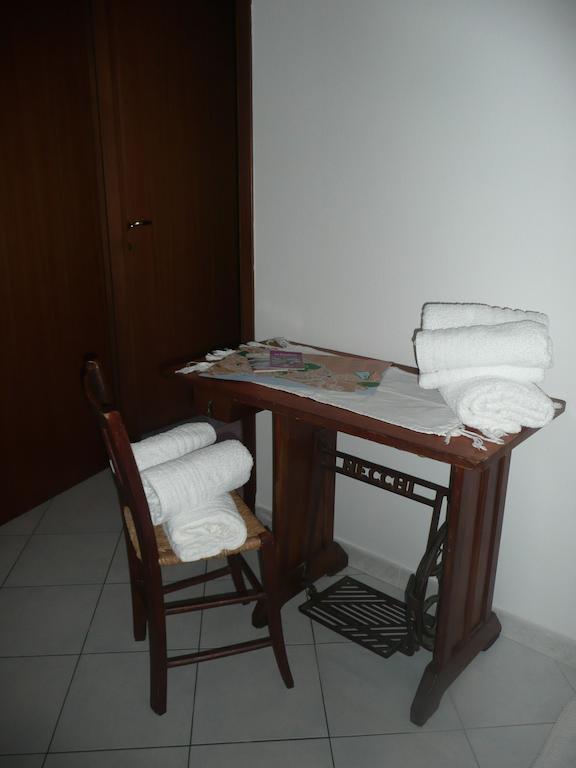 B&B La Casetta Quartu SantʼElena Habitación foto